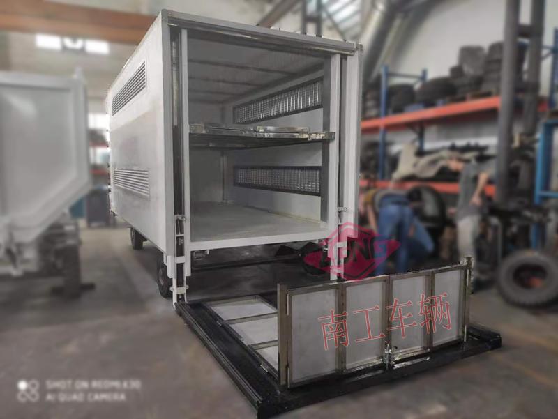 5吨厢式星空·体育（XK SPORTS）官方网站带垂直升降尾板工具拖车