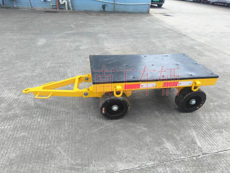 2吨小型星空·体育（XK SPORTS）官方网站 带橡胶垫全挂车