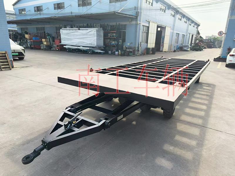 12吨骨架式星空·体育（XK SPORTS）官方网站 带角锁刹车全挂车