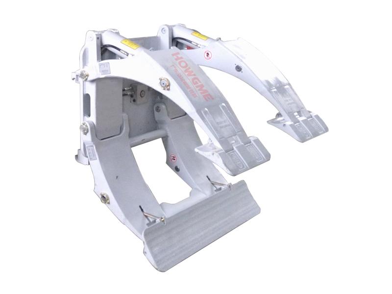 Arm separated paper roll clamp