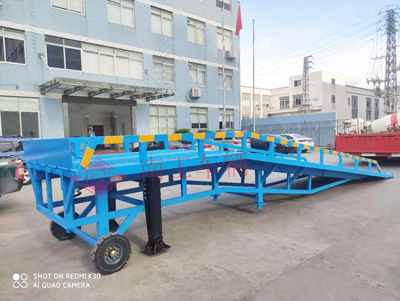 1683943307625879.jpg 10吨移动式登车桥2I.jpg